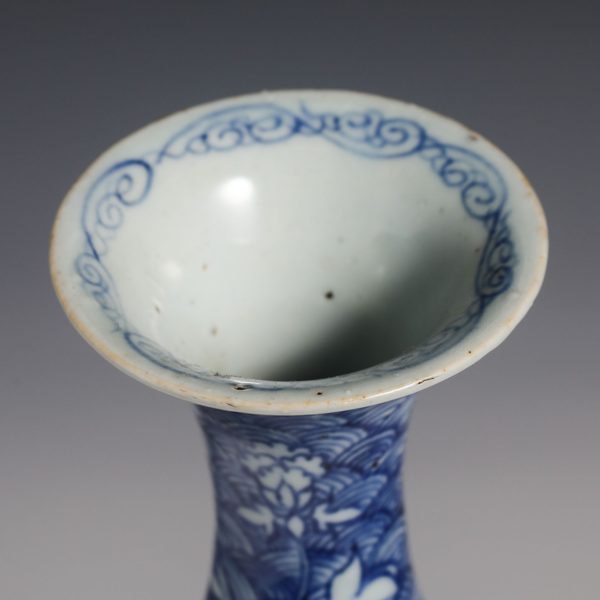 16th Century Blue and White Flower Pattern Jade Pot Spring Vase - Image 8 of 10