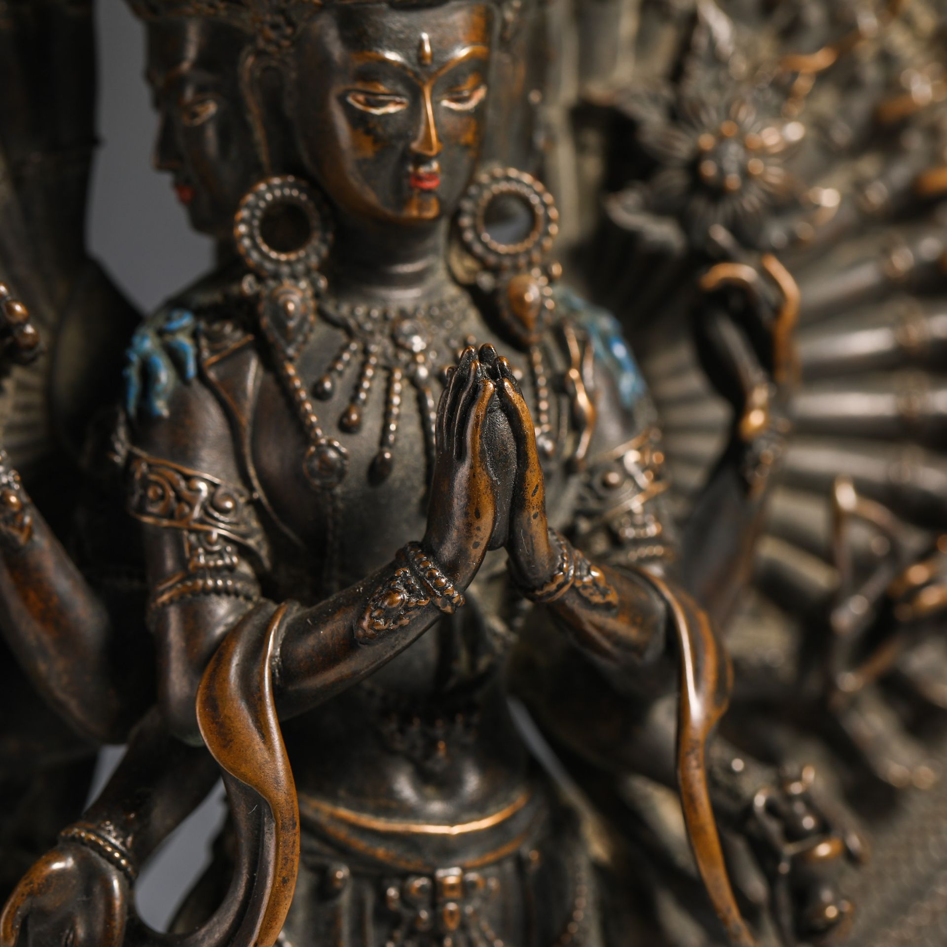 Qianlong Bronze Thousand-hand Guanyin Buddha Statue - Image 4 of 16