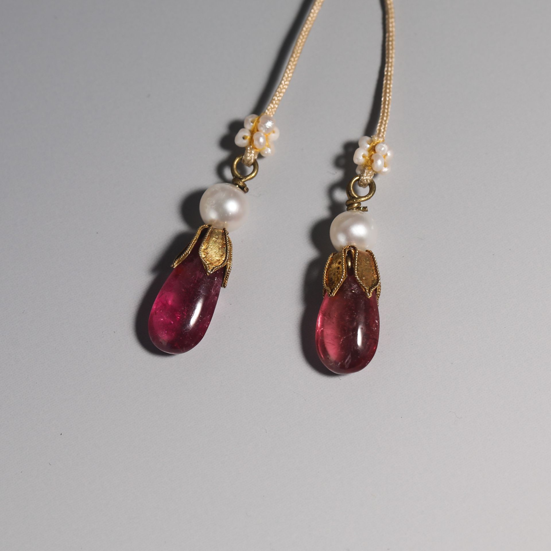 Nineteenth Century Tourmaline Eighteen Beeds - Image 3 of 7