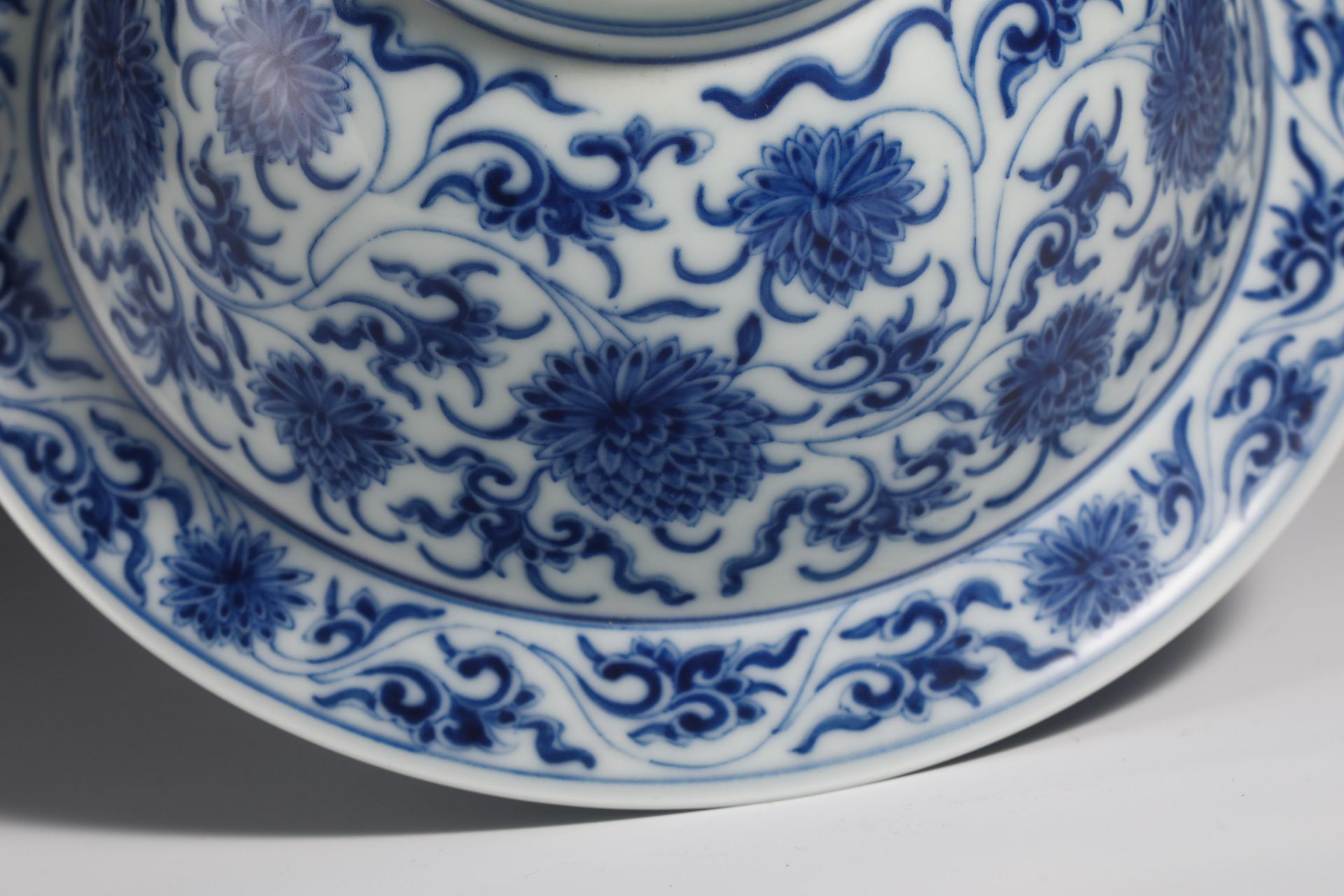 18th Century Blue and White Folded Bowl - Image 9 of 9