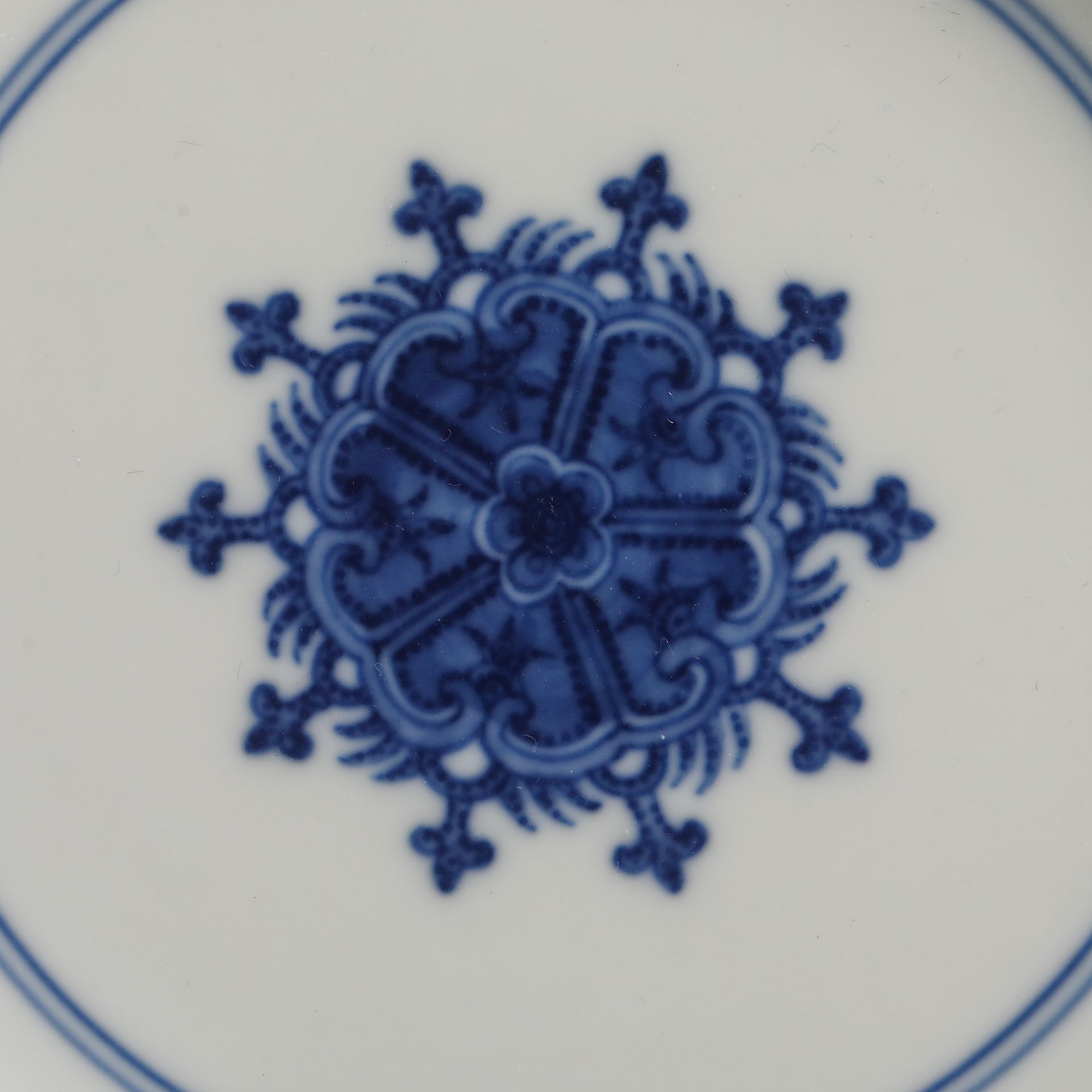 18th Century Blue and White Lotus Plate - Image 2 of 7
