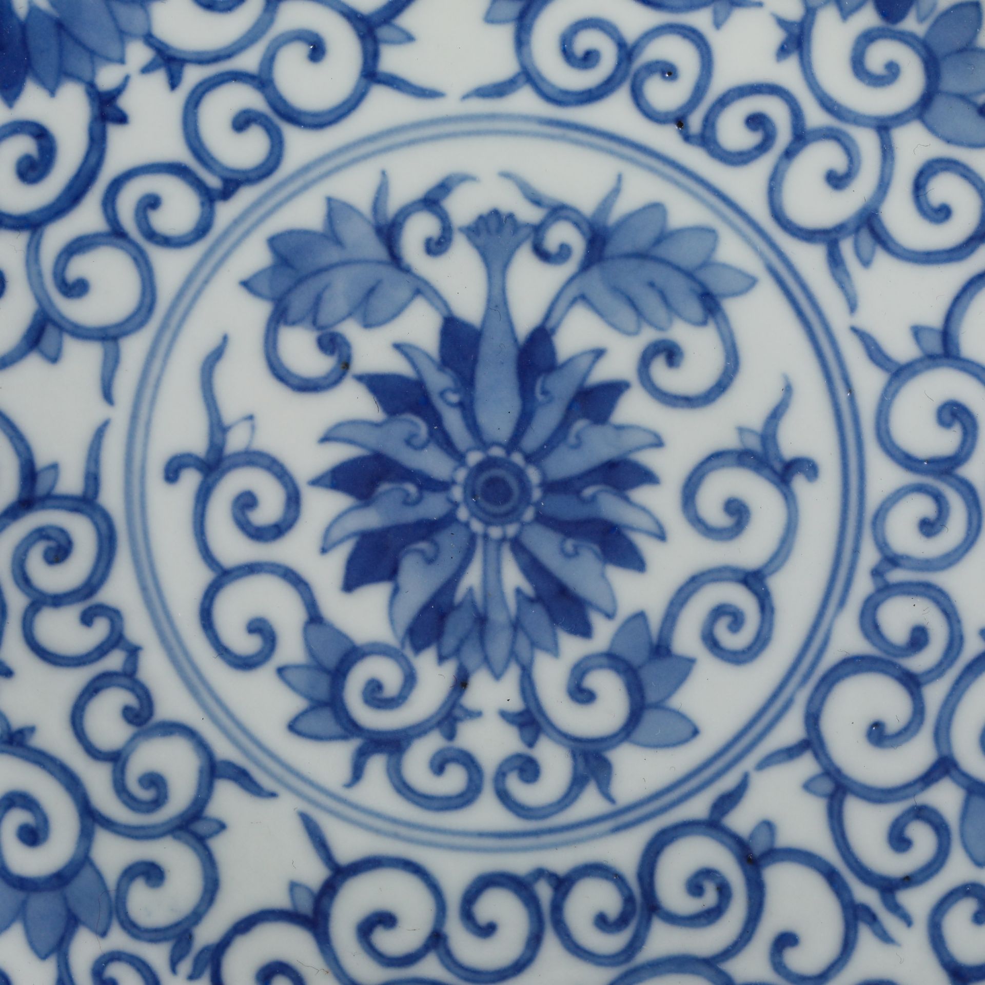 18th Century Blue and White Lotus Plate - Bild 2 aus 8