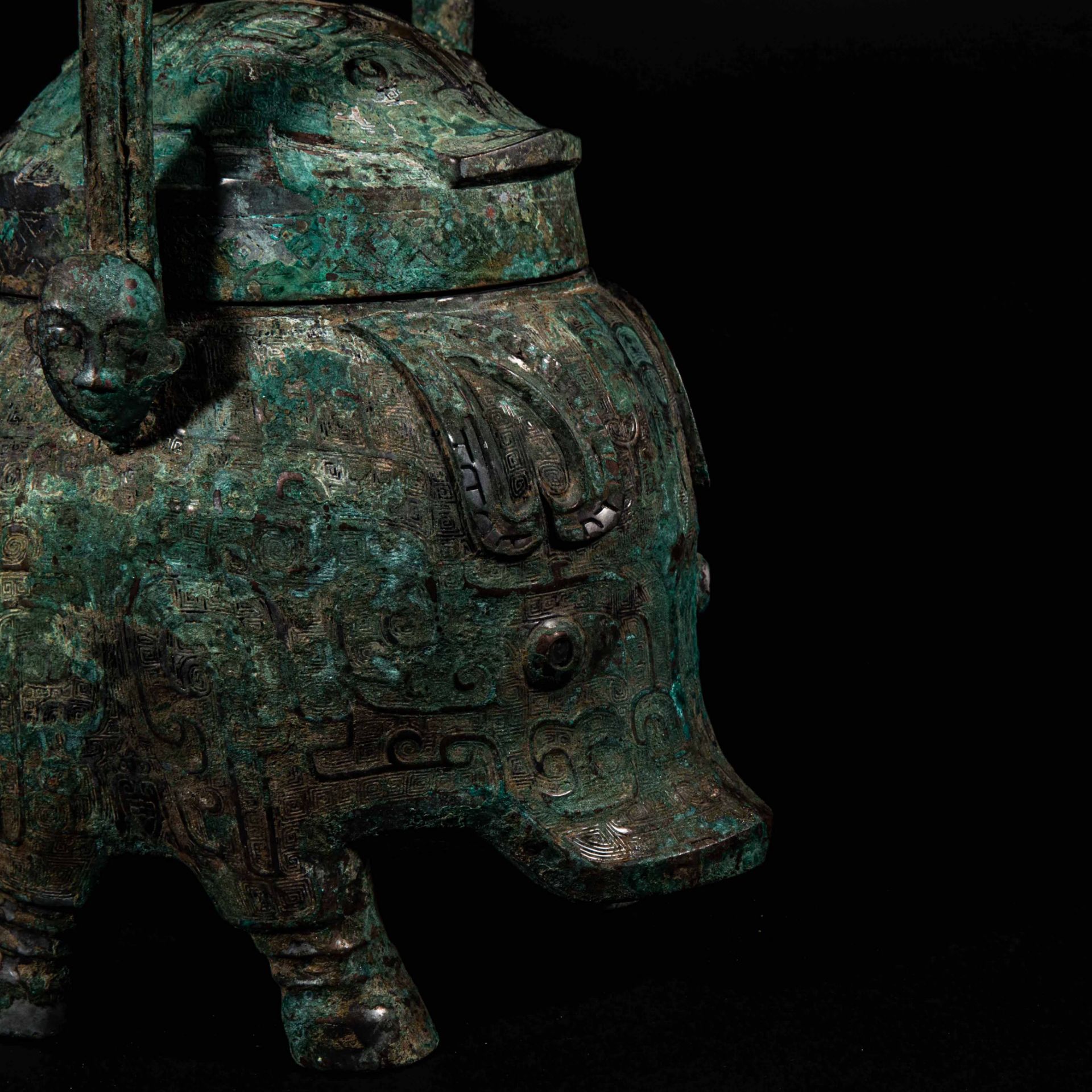 Chinese Western Zhou Dynasty bronze pig head beam pot - Image 4 of 12