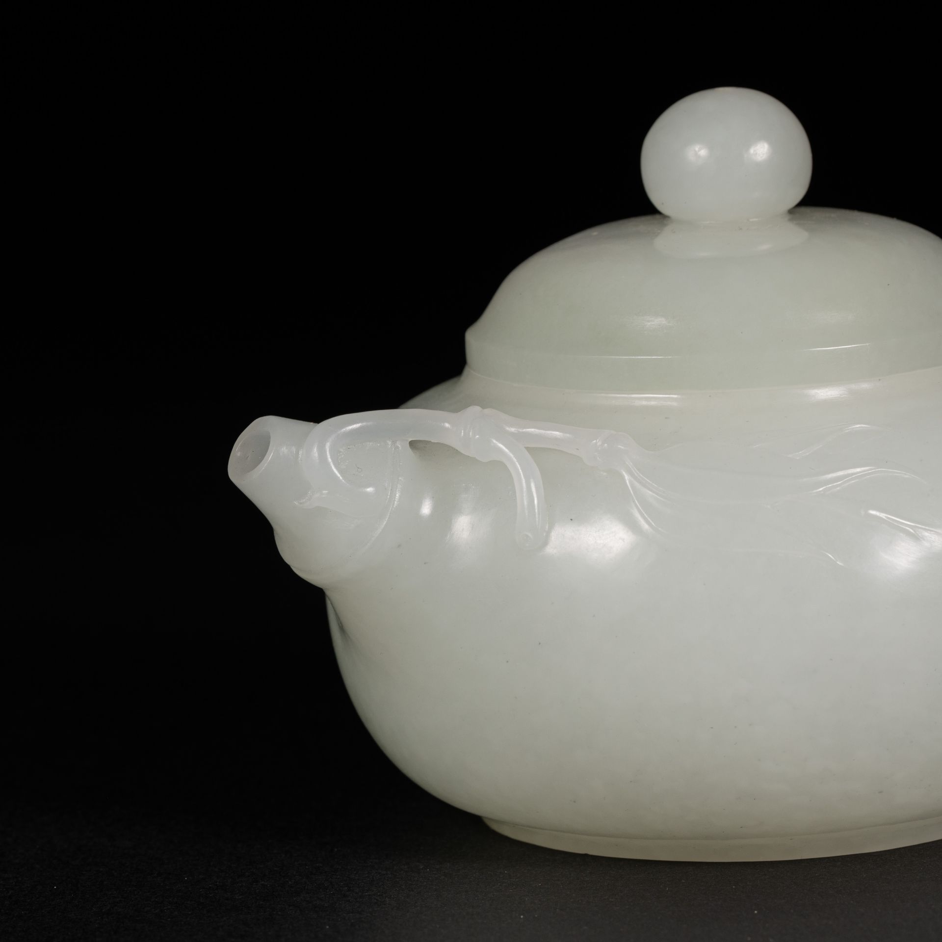 A Qianlong-marked Hetian Jade Pot, Qing Dynasty, China - Image 3 of 7