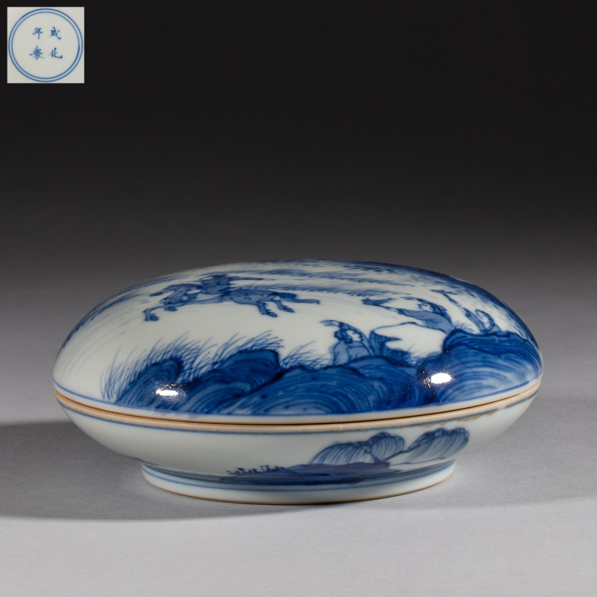 Qing Dynasty, China, Kangxi period, Chenghua style blue and white ink pad box - Image 2 of 9