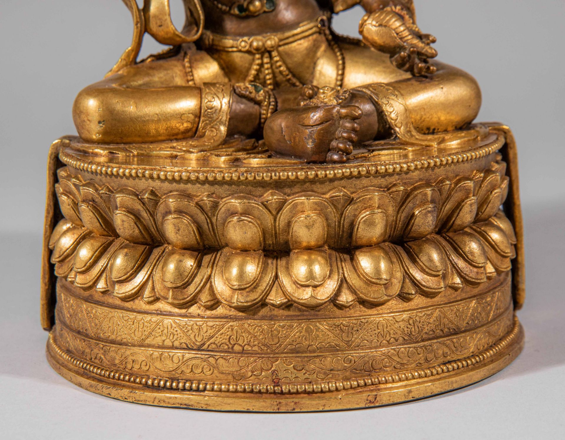 A Gilt Bronze Statue of Guanyin with Ten Arms, Qing Dynasty, China - Image 4 of 11