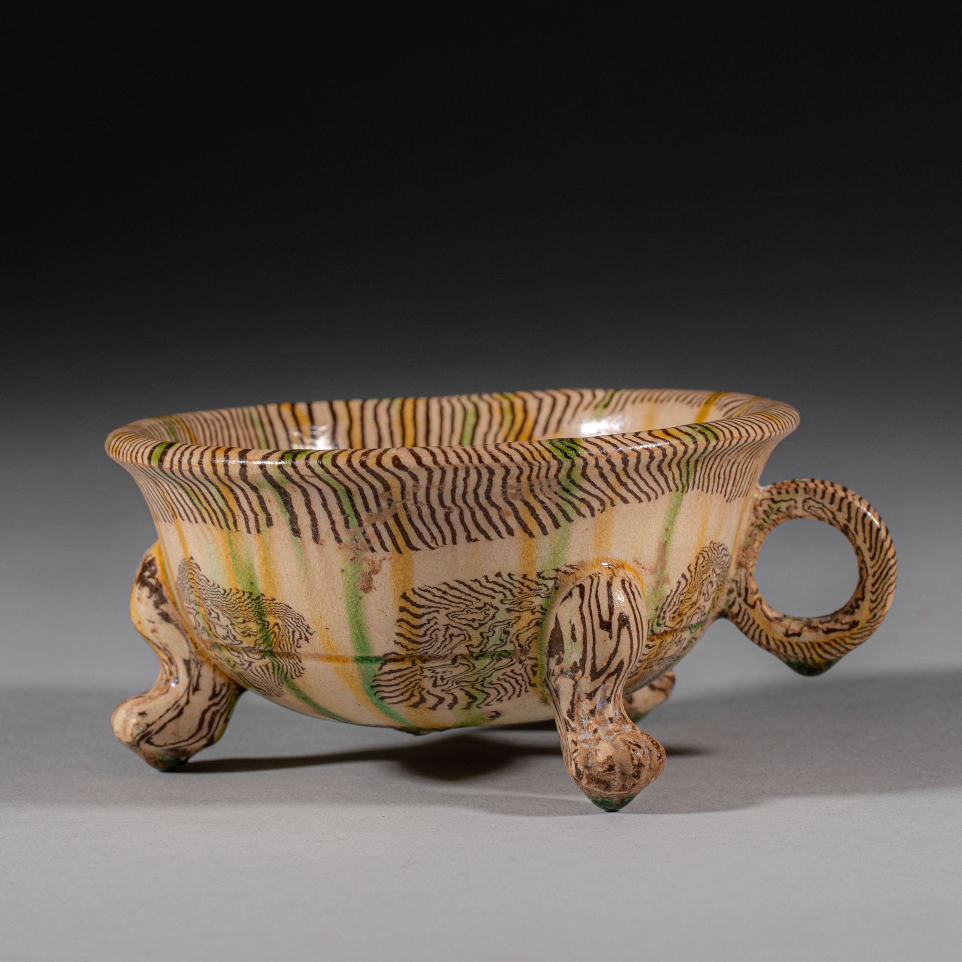 Chinese Tang Dynasty twisted body glaze three-legged cup