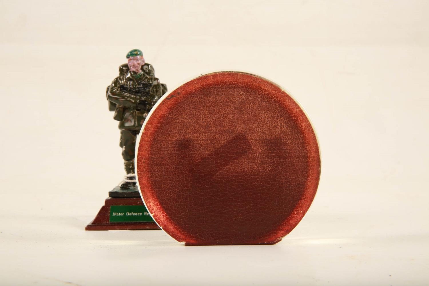 A painted lead model of an Ulster Defence Regiment soldier raised on square wooden plinth; 11cm high - Image 3 of 6