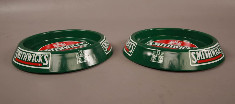 2 Smithwick's Green and Red Tin Ashtrays - Image 2 of 3