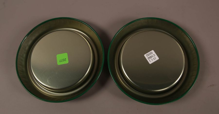 2 Smithwick's Green and Red Tin Ashtrays - Image 3 of 3