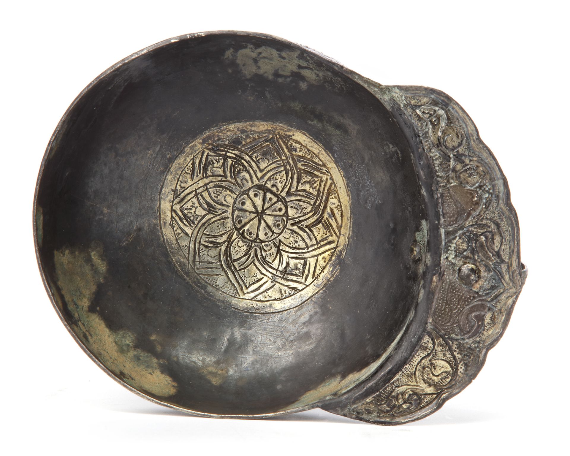 A FINE AND RARE SILVER AND PARCEL-GILT CUP, GOLDEN HORDE, CENTRAL ASIA, 13TH-14TH CENTURY - Image 4 of 5