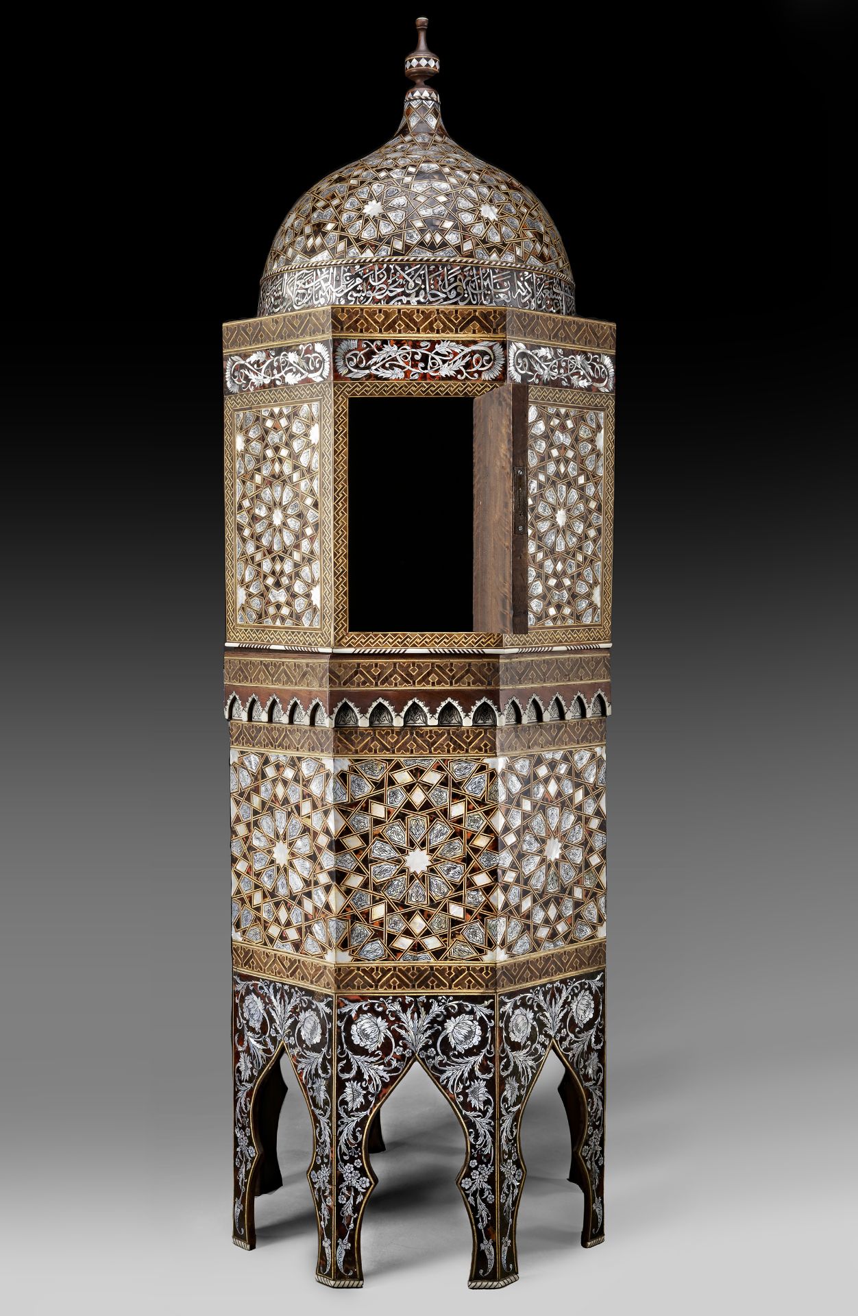 A TORTOISESHELL AND MOTHER-OF-PEARL OCTAGONAL CABINET, TURKEY OR SYRIA, EARLY 20TH CENTURY - Image 3 of 5