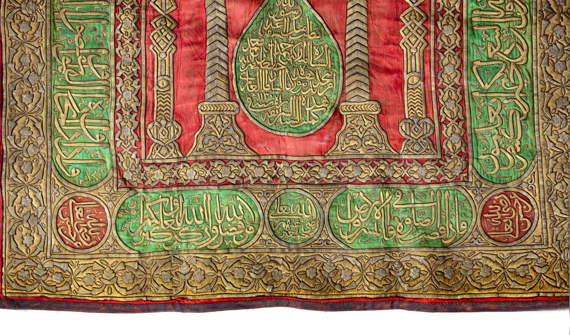 AN OTTOMAN METAL THREAD EMBROIDERED HANGING SITARA FROM MASJID AL NABAWI AT MEDINA, TURKEY, DATED 1 - Image 4 of 5