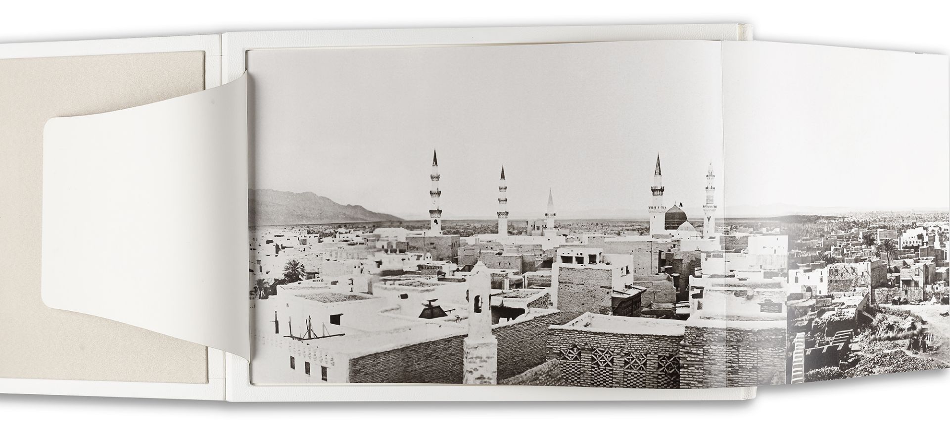 'HAREMEYN' IN PHOTOGRAPHS FROM THE OTTOMAN PERIOD SELECTED FROM THE ALBUMS OF SULTAN ABDULHAMID II - Image 5 of 20