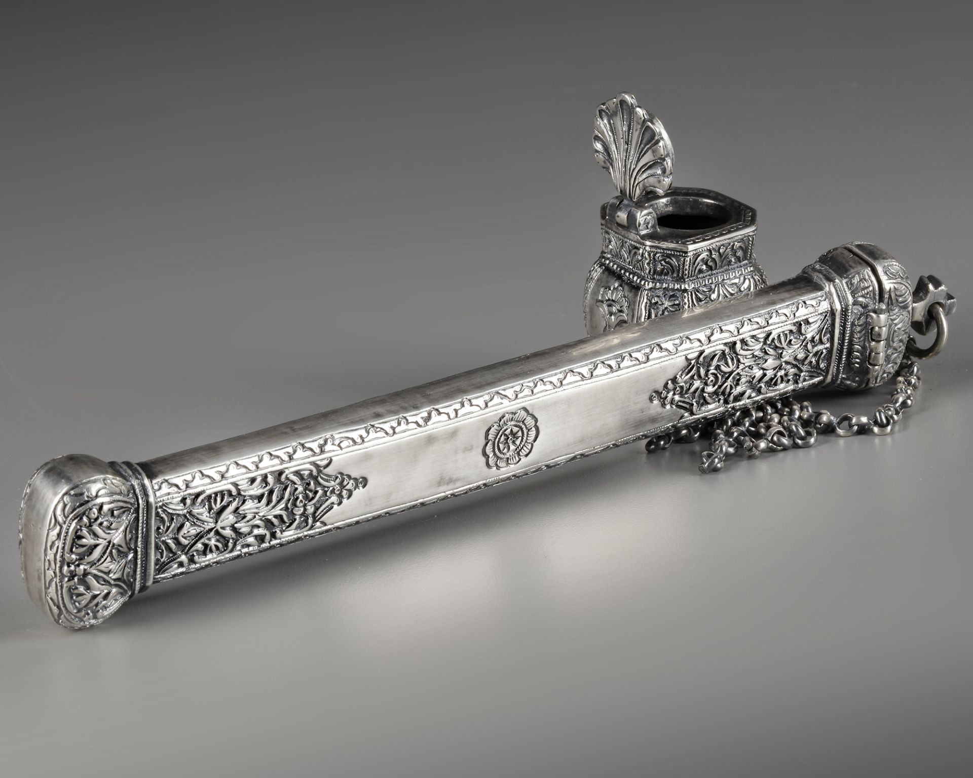 A SILVER PENCASE (DIVIT) OTTOMAN GREECE, LATE 18TH-EARLY 19TH CENTURY - Image 4 of 5