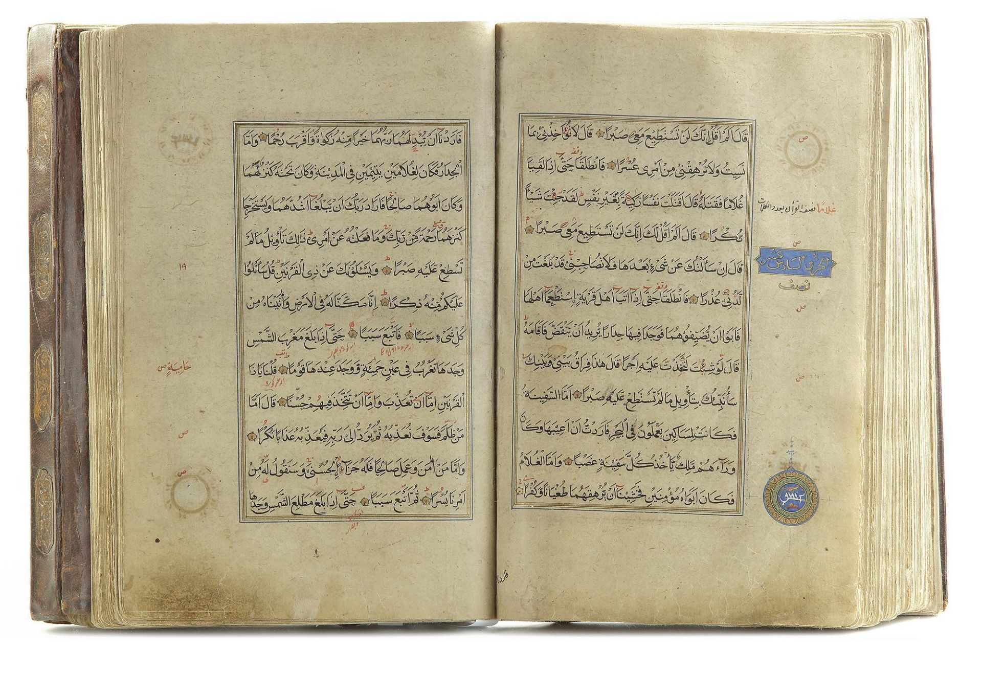 A HIGHLY ILLUMINATED QURAN BY THE MASTER CALLIGRAPHER DOST MUHAMMAD BUKHARI, 16TH CENTURY - Bild 6 aus 14