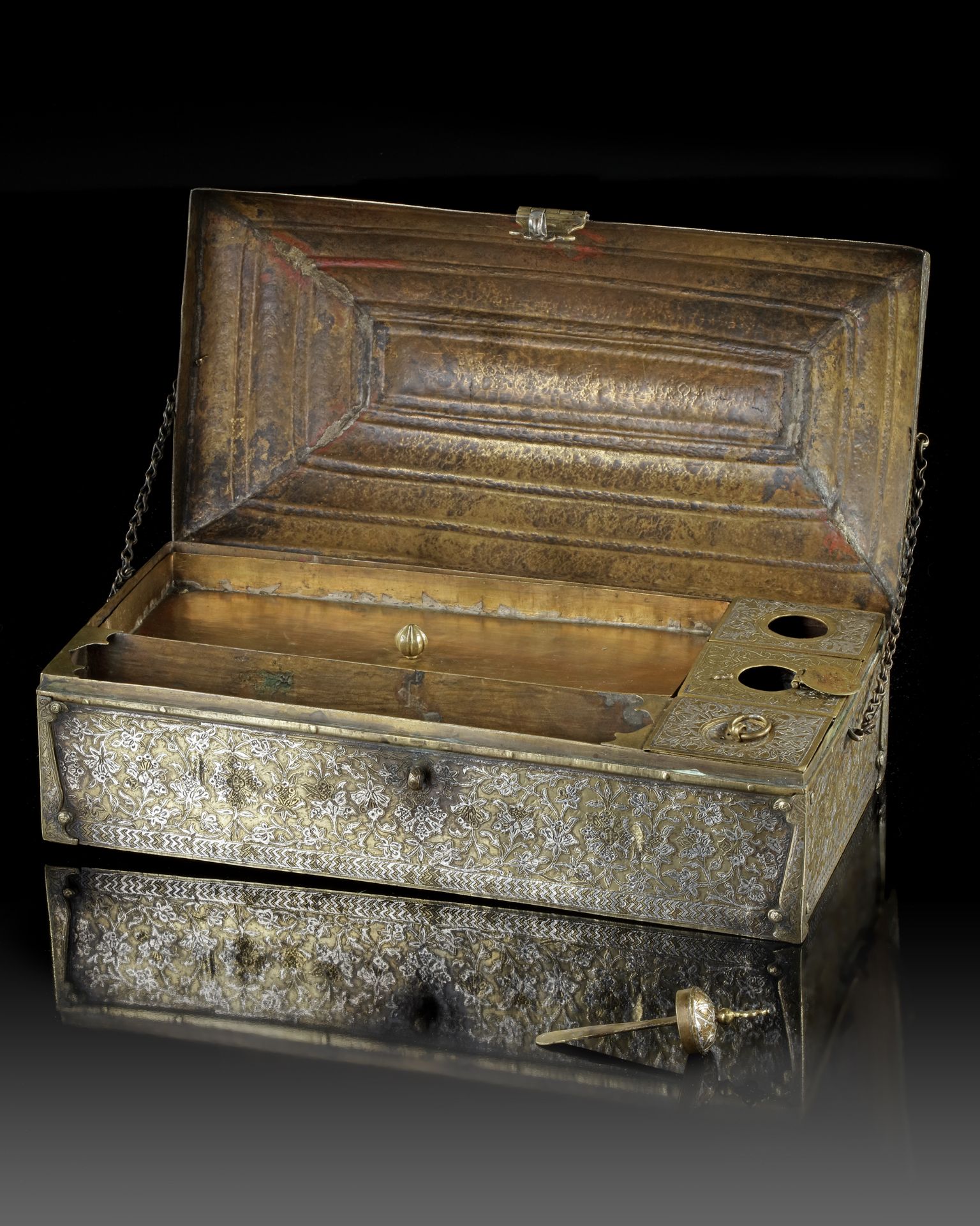 A SILVER INLAID BRASS SCRIBE'S WRITING BOX, DELHI SULTANATE INDIA, 15TH CENTURY - Image 2 of 6