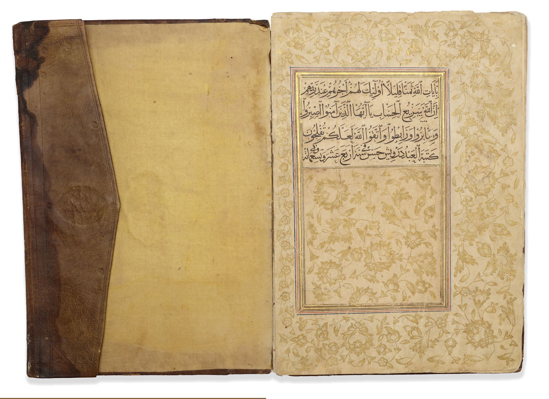 AN ILLUMINATED MAMLUK QURAN JUZ SIGNED BY DARWISH HASAN, DATED 914 AH/1508 AD - Bild 2 aus 3