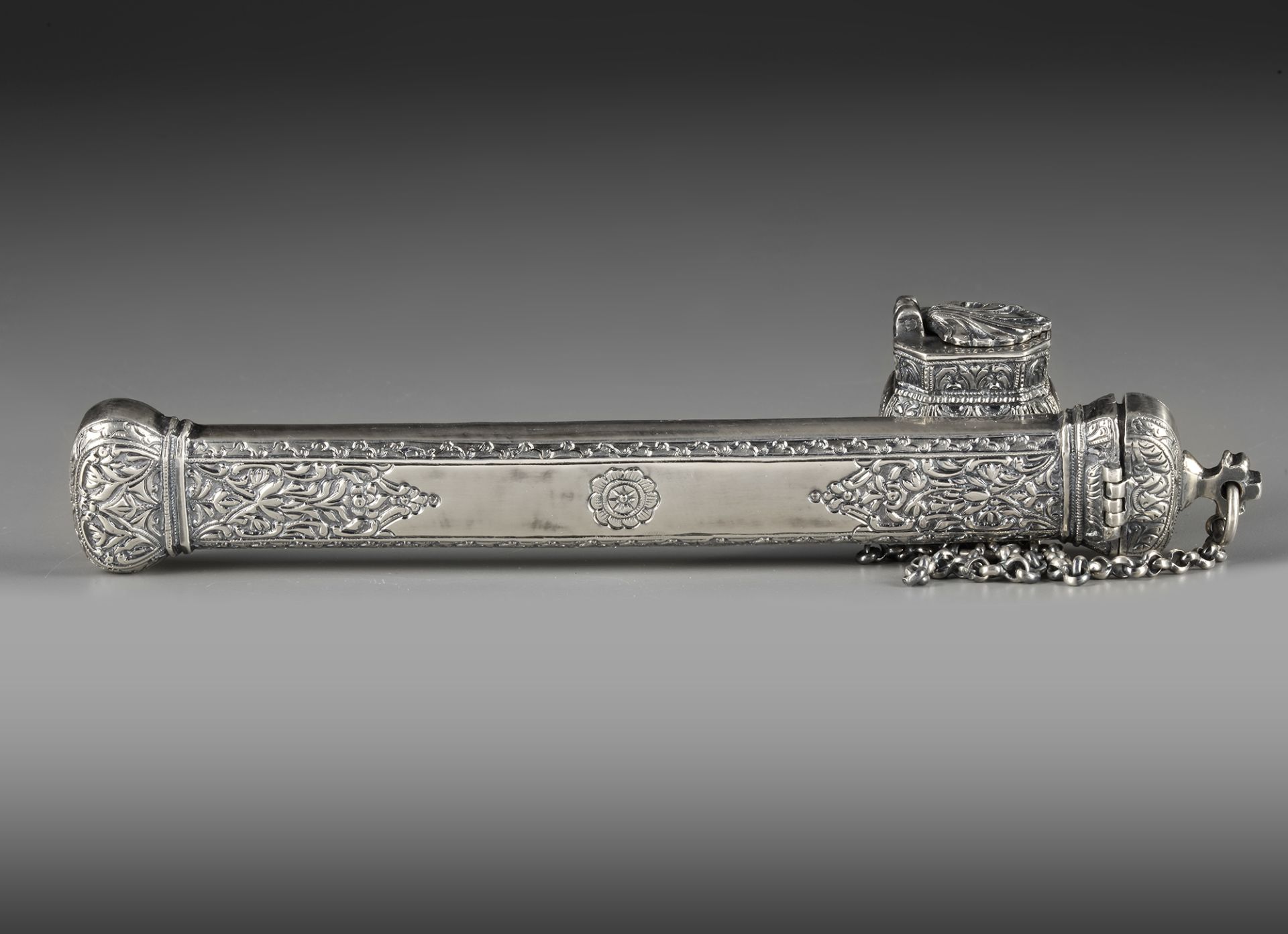 A SILVER PENCASE (DIVIT) OTTOMAN GREECE, LATE 18TH-EARLY 19TH CENTURY - Image 3 of 5