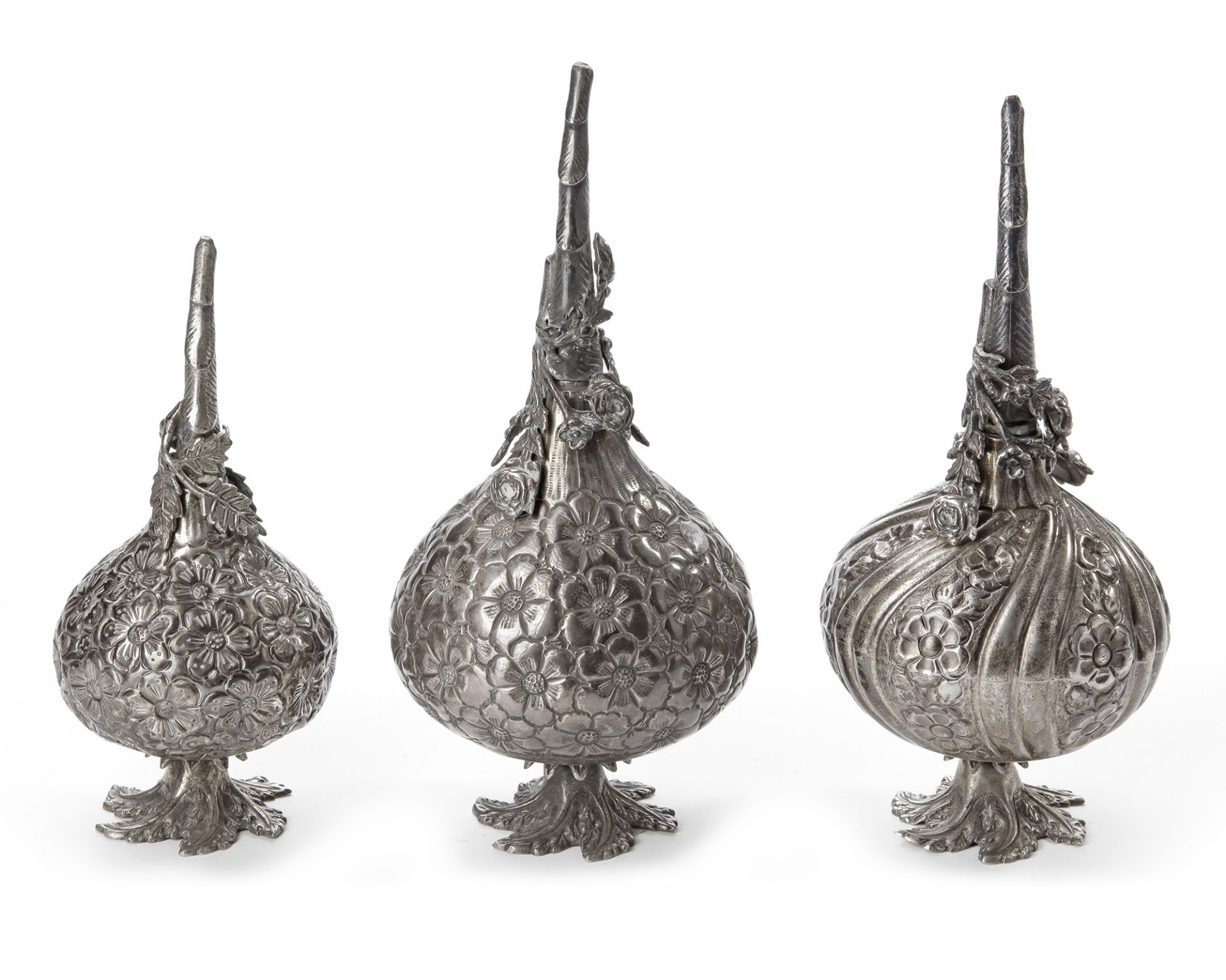 THREE OTTOMAN SILVER SPRINKLERS, GULABDAN, 20TH CENTURY - Bild 2 aus 4