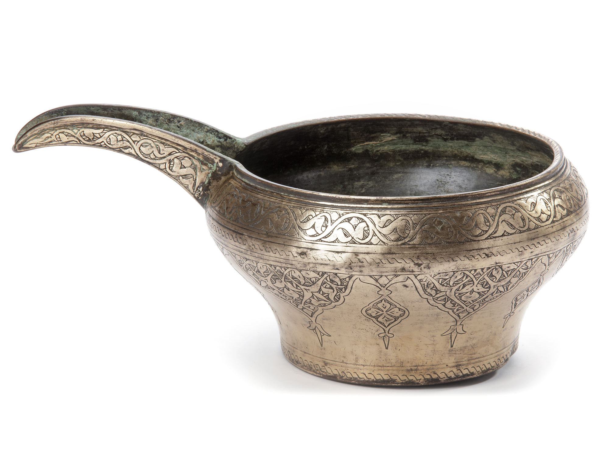 AN ENGRAVED SAFAVID TINNED COPPER SPOUTED POURING BOWL, PERSIA, 17TH CENTURY - Image 2 of 4