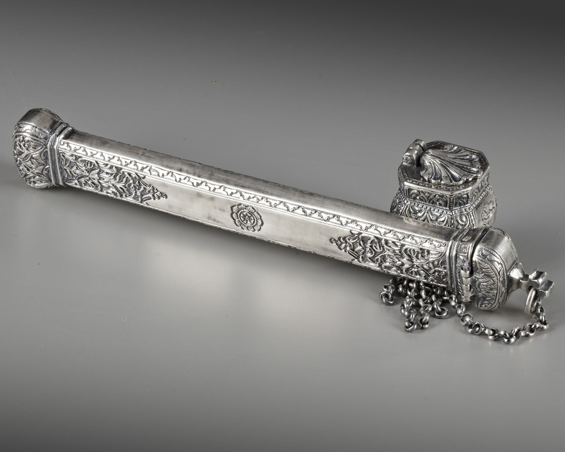 A SILVER PENCASE (DIVIT) OTTOMAN GREECE, LATE 18TH-EARLY 19TH CENTURY - Image 2 of 5