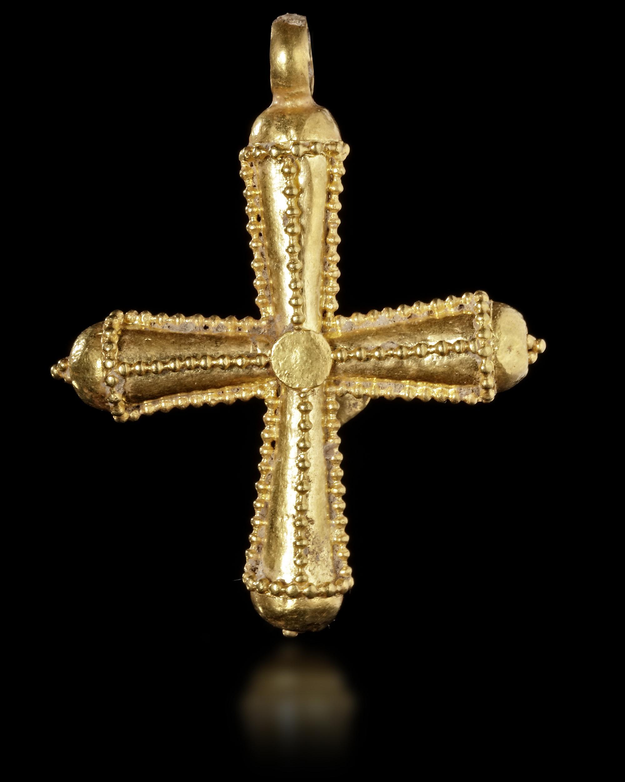 A BYZANTINE GOLD PENDANT CROSS, CIRCA 6TH-7TH CENTURY A.D. - Image 3 of 3