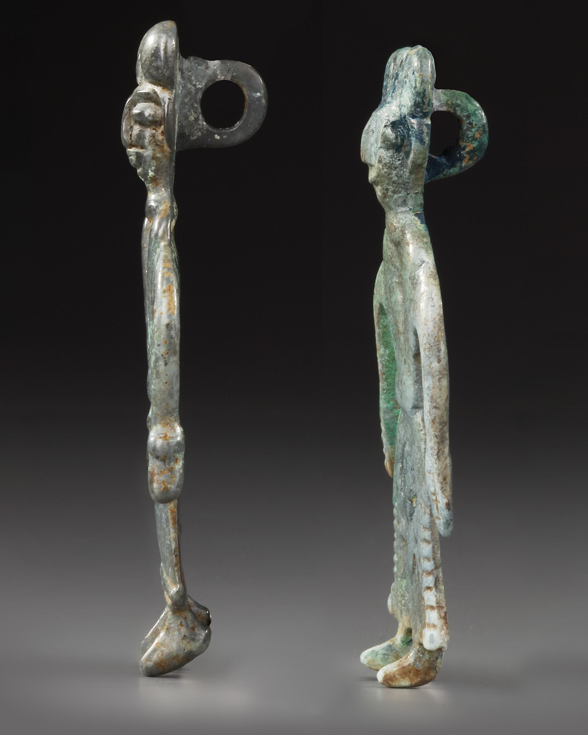 A PAIR OF AMLASH BRONZE IDOLS, CIRCA 1ST MILLENNIUM B.C. - Image 2 of 3