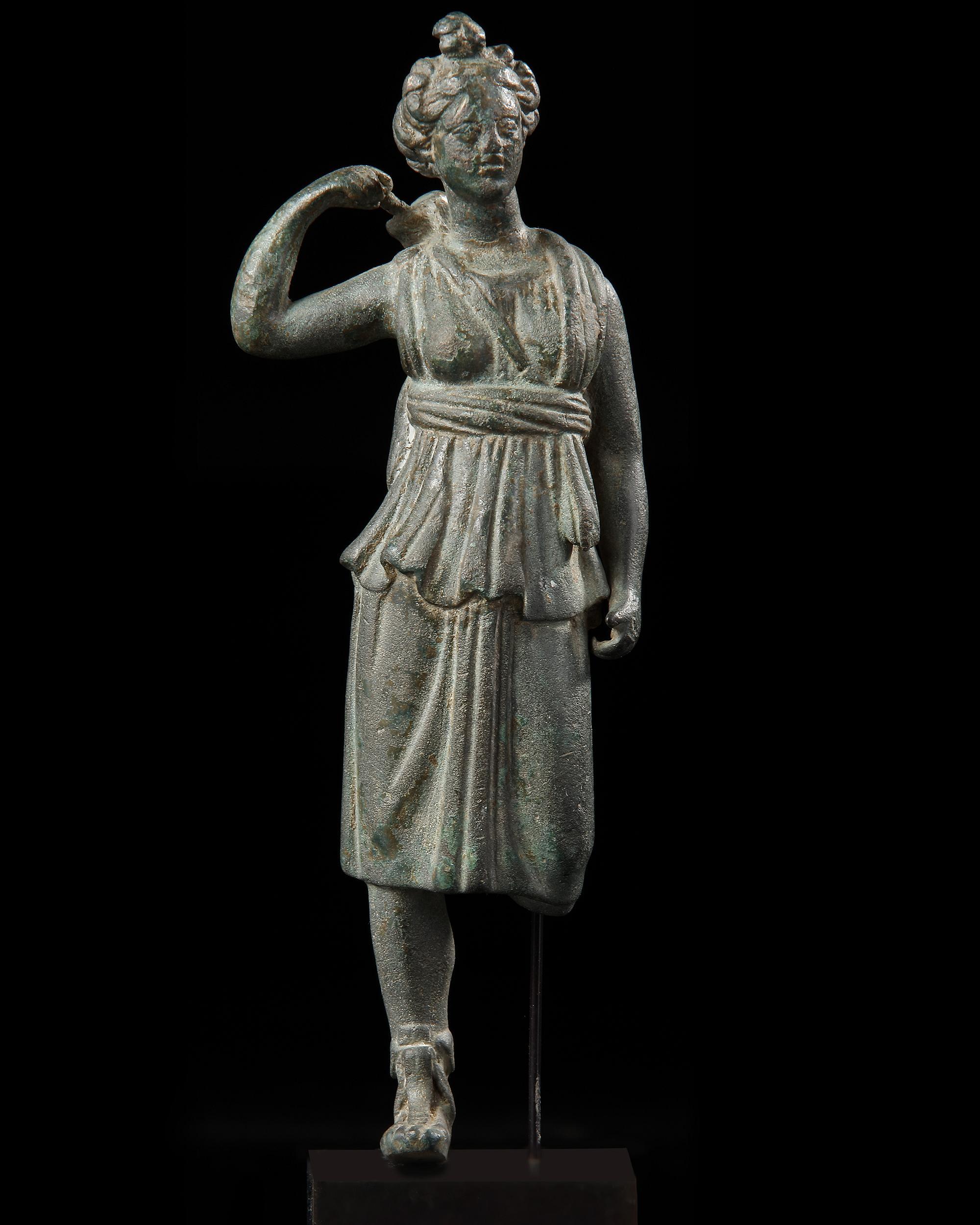 A ROMAN BRONZE STATUETTE OF DIANA, CIRCA 1ST-2ND CENTURY A.D. - Image 2 of 4