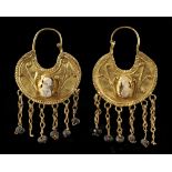 A PAIR OF EASTERN ROMAN GOLD EARRINGS, CIRCA 4TH-5TH CENTURY A.D.