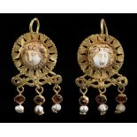 A PAIR OF ROMAN GOLD EARRINGS WITH MEDUSA CAMEOS, CIRCA 2ND-3RD CENTURY A.D.