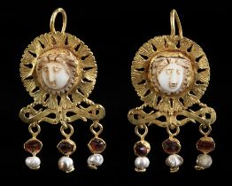 A PAIR OF ROMAN GOLD EARRINGS WITH MEDUSA CAMEOS, CIRCA 2ND-3RD CENTURY A.D.
