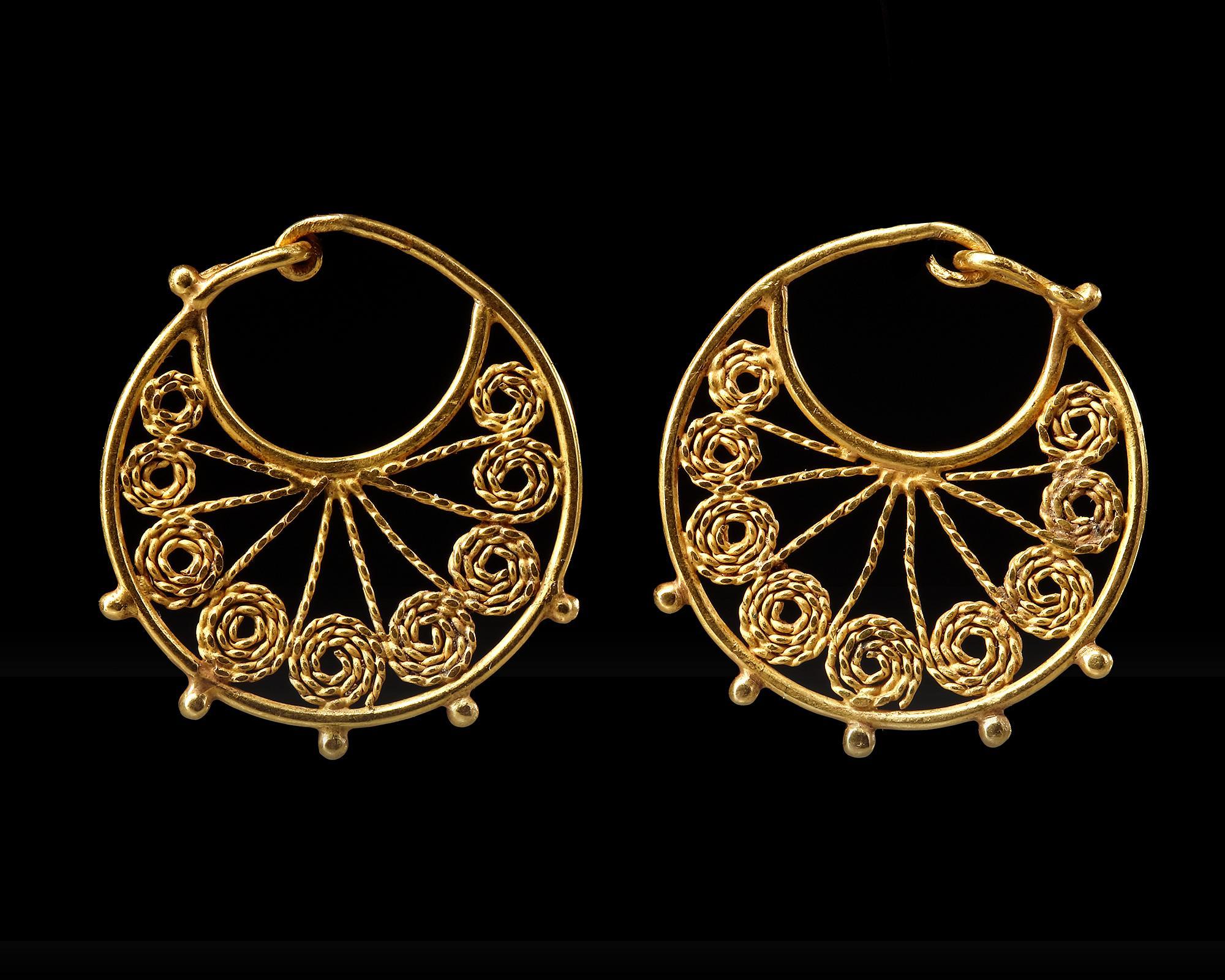 A PAIR OF BYZANTINE GOLD EARRINGS, CIRCA 8TH-10TH CENTURY A.D. - Image 3 of 3