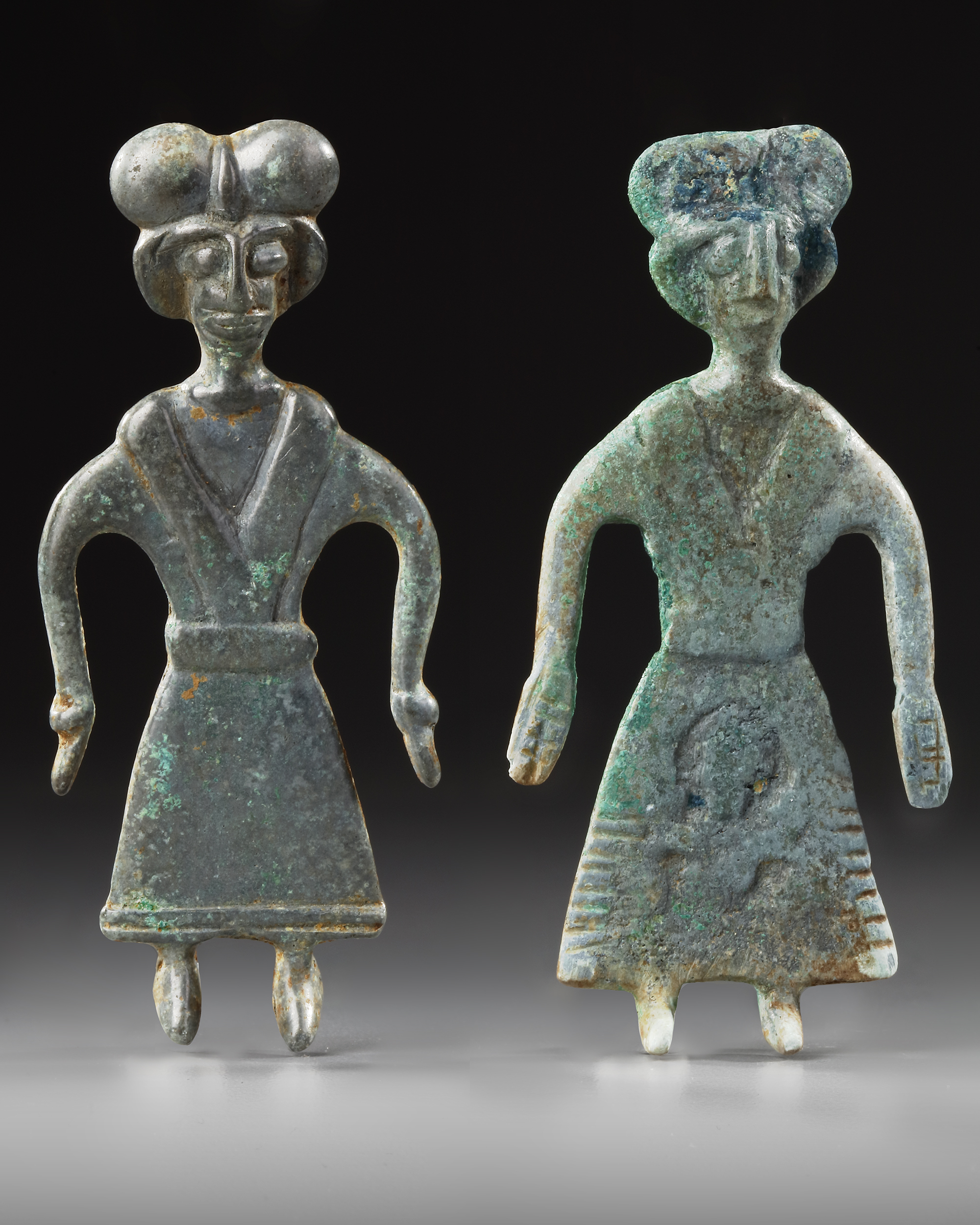 A PAIR OF AMLASH BRONZE IDOLS, CIRCA 1ST MILLENNIUM B.C.