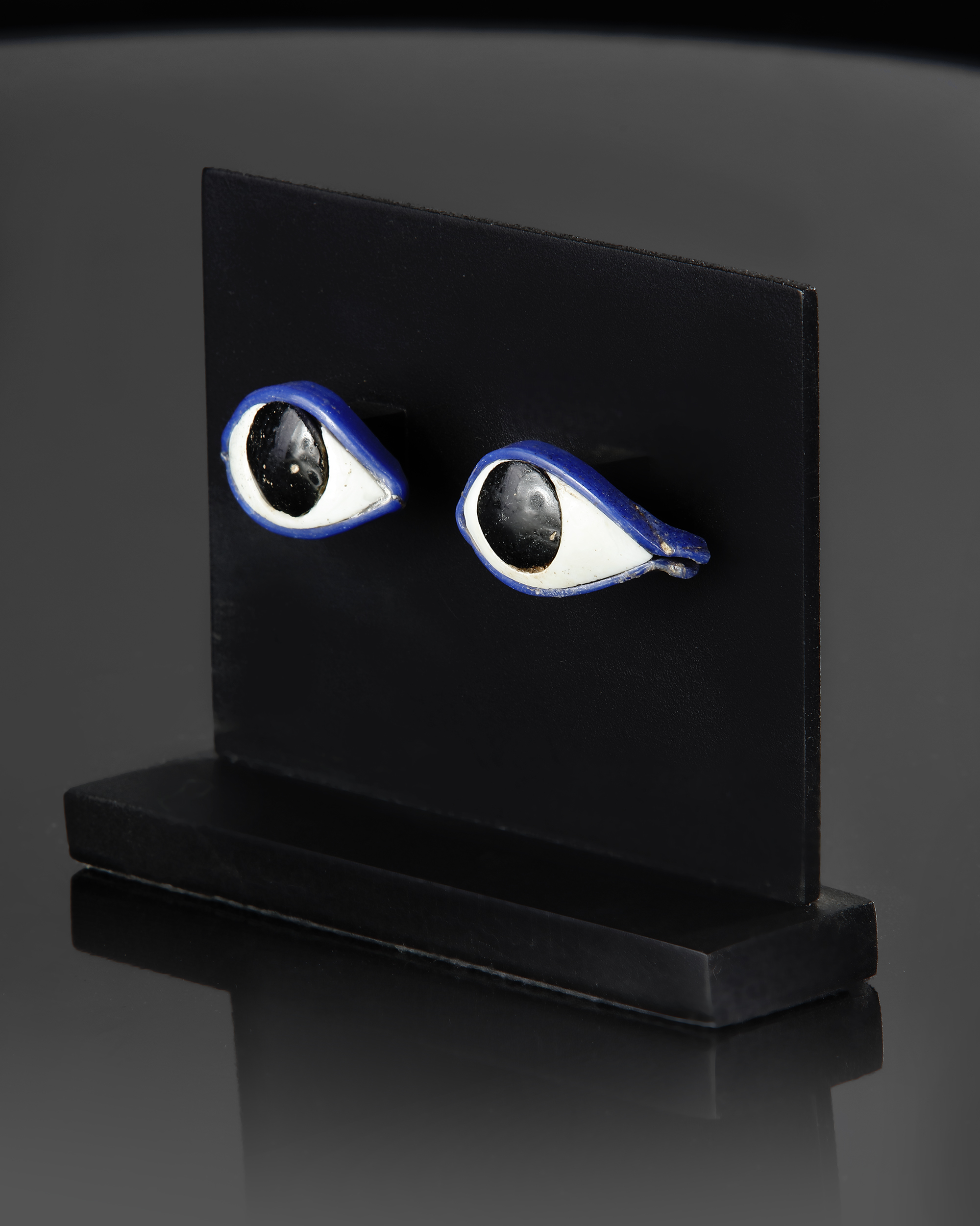 A PAIR OF EGYPTIAN GLASS EYE INLAYS, LATE PERIOD, CIRCA 664-332 B.C. - Image 2 of 2