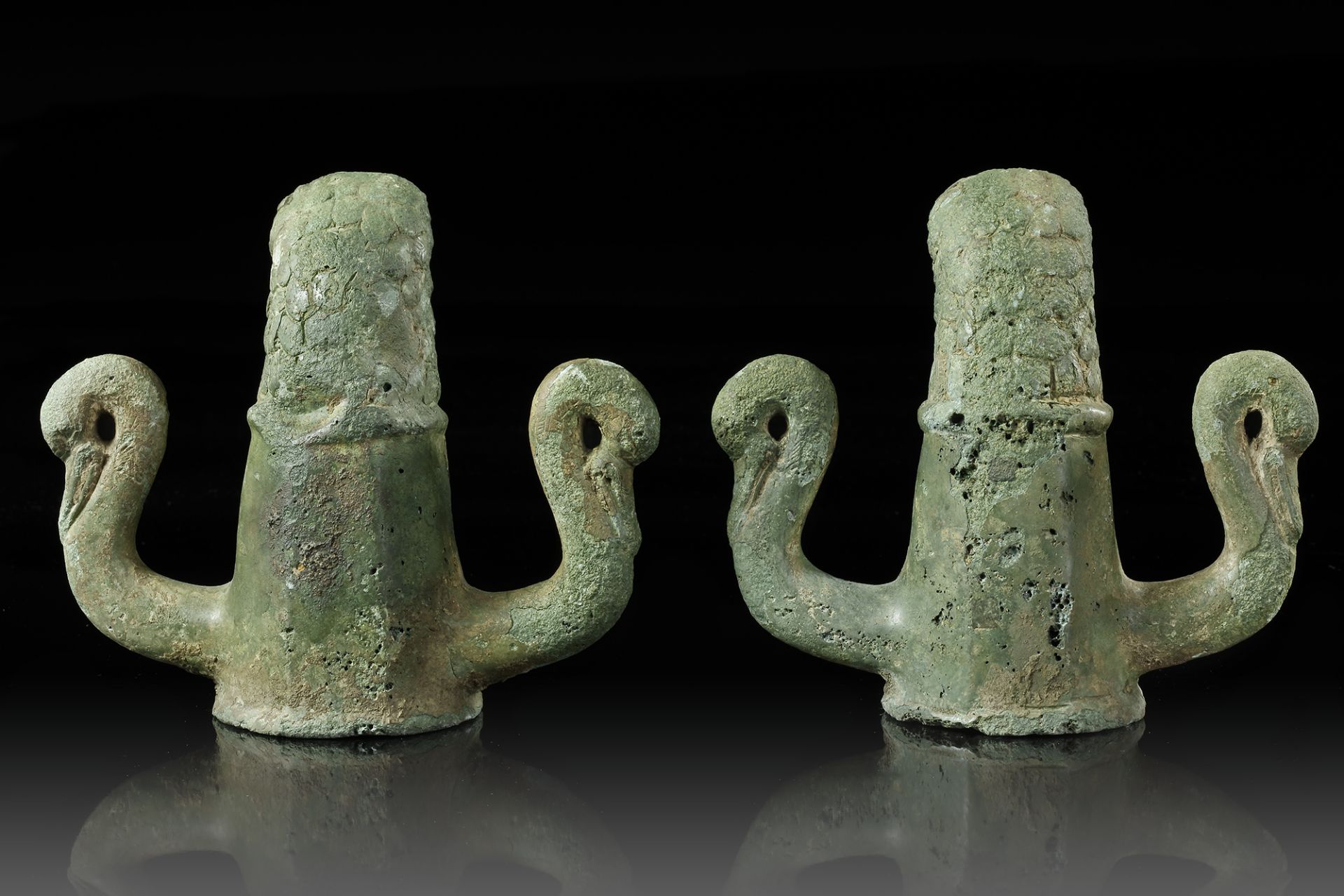 A ROMAN, BRONZE, CHARIOT OR CARPENTUM FITTING, 2/3 c.A.D - Image 4 of 8