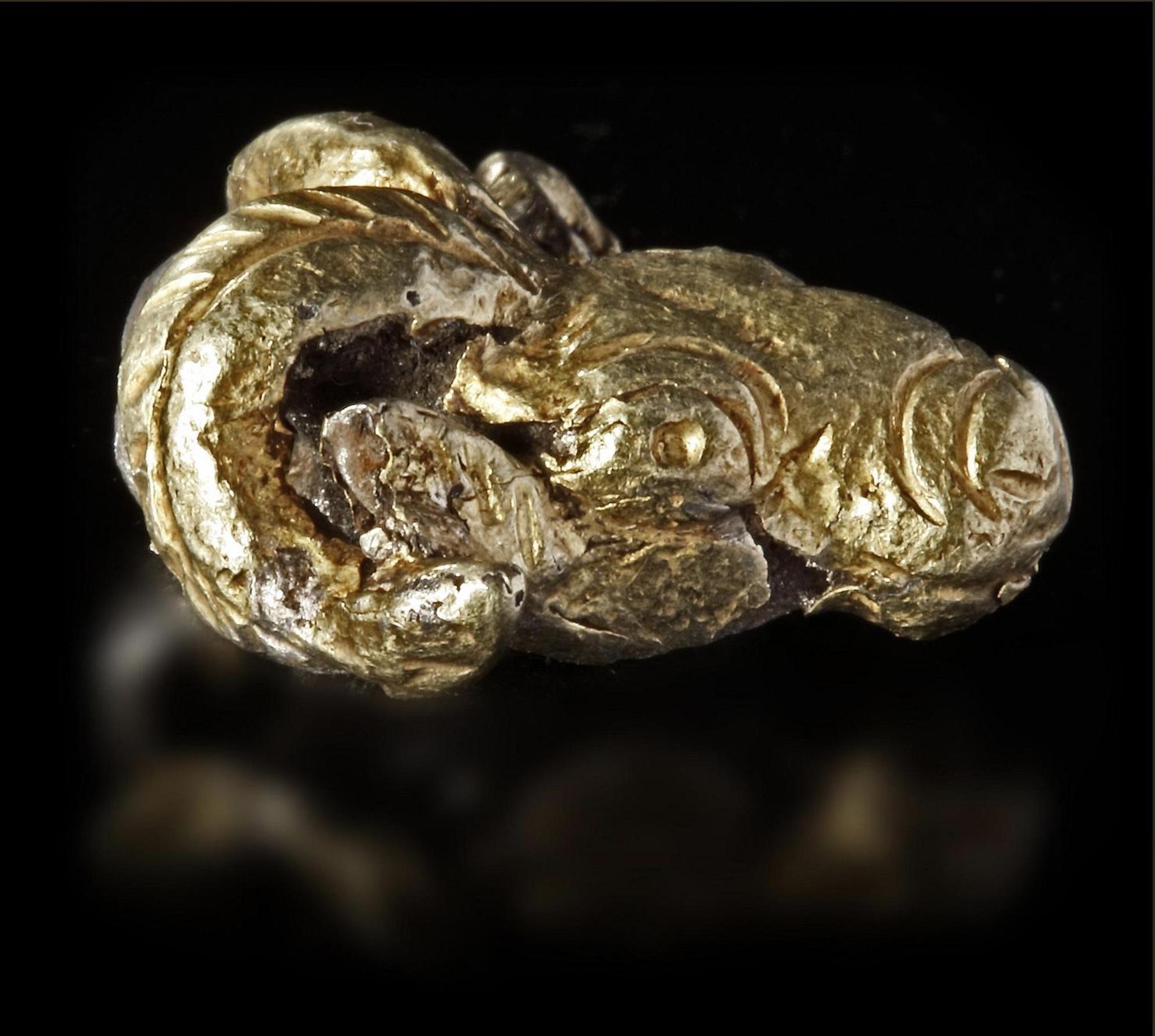 A NEO-ELAMITE GOLD FOIL-COVERED SILVER RAM HEADED AMULET PENDANT, CIRCA 1100-540 B.C. - Image 3 of 6