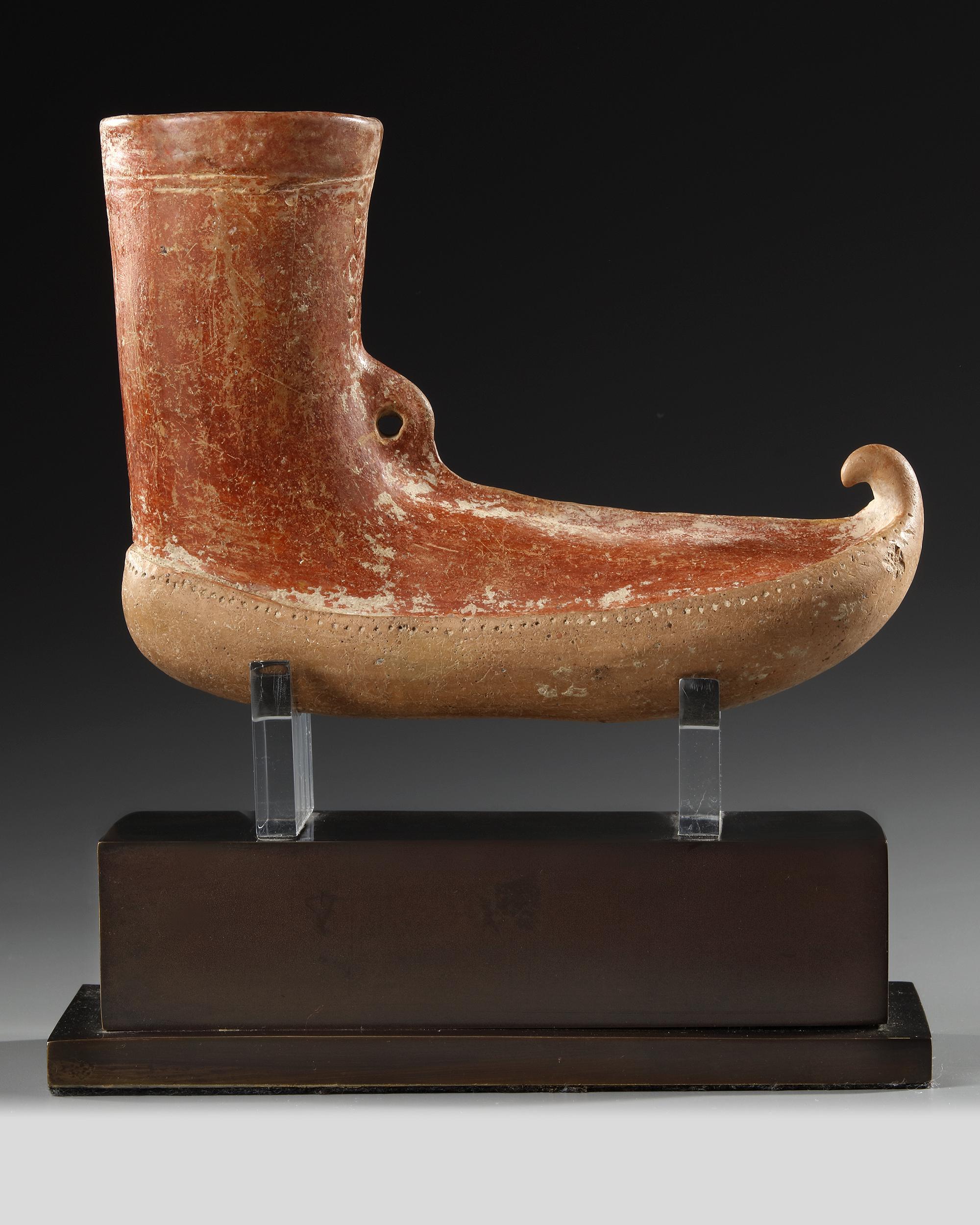 AN AMLASH RHYTON POTTERY IN FORM OF SHOES, CIRCA 1ST MILLENNIUM B.C. - Image 2 of 5