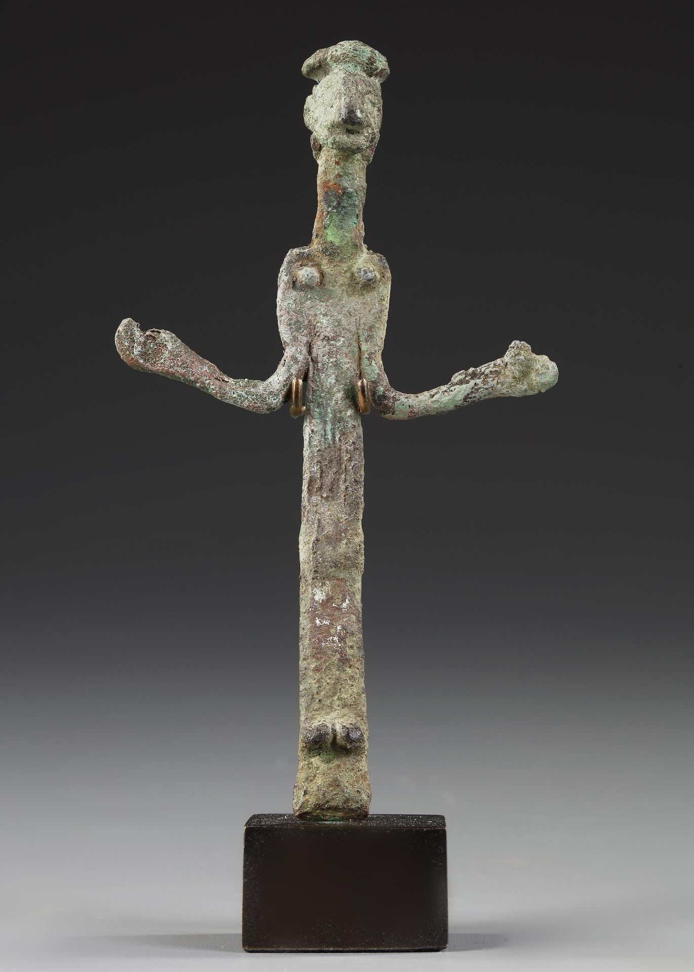 A WESTERN ASIATIC BRONZE FEMALE FIGURE, CIRCA EARLY 2ND CENTURY B.C. - Image 2 of 6