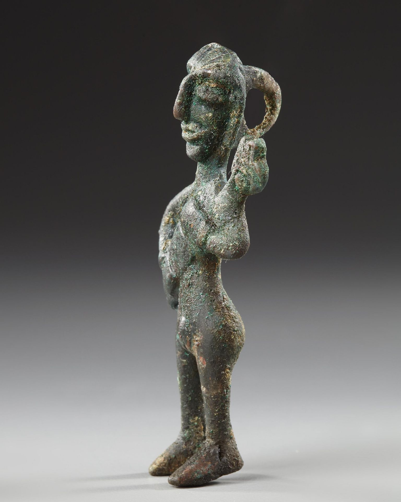 A WESTERN ASIATIC BRONZE MOTHER AND BABY, CIRCA LATE 2ND MILLENNIUM B.C. - Image 2 of 3