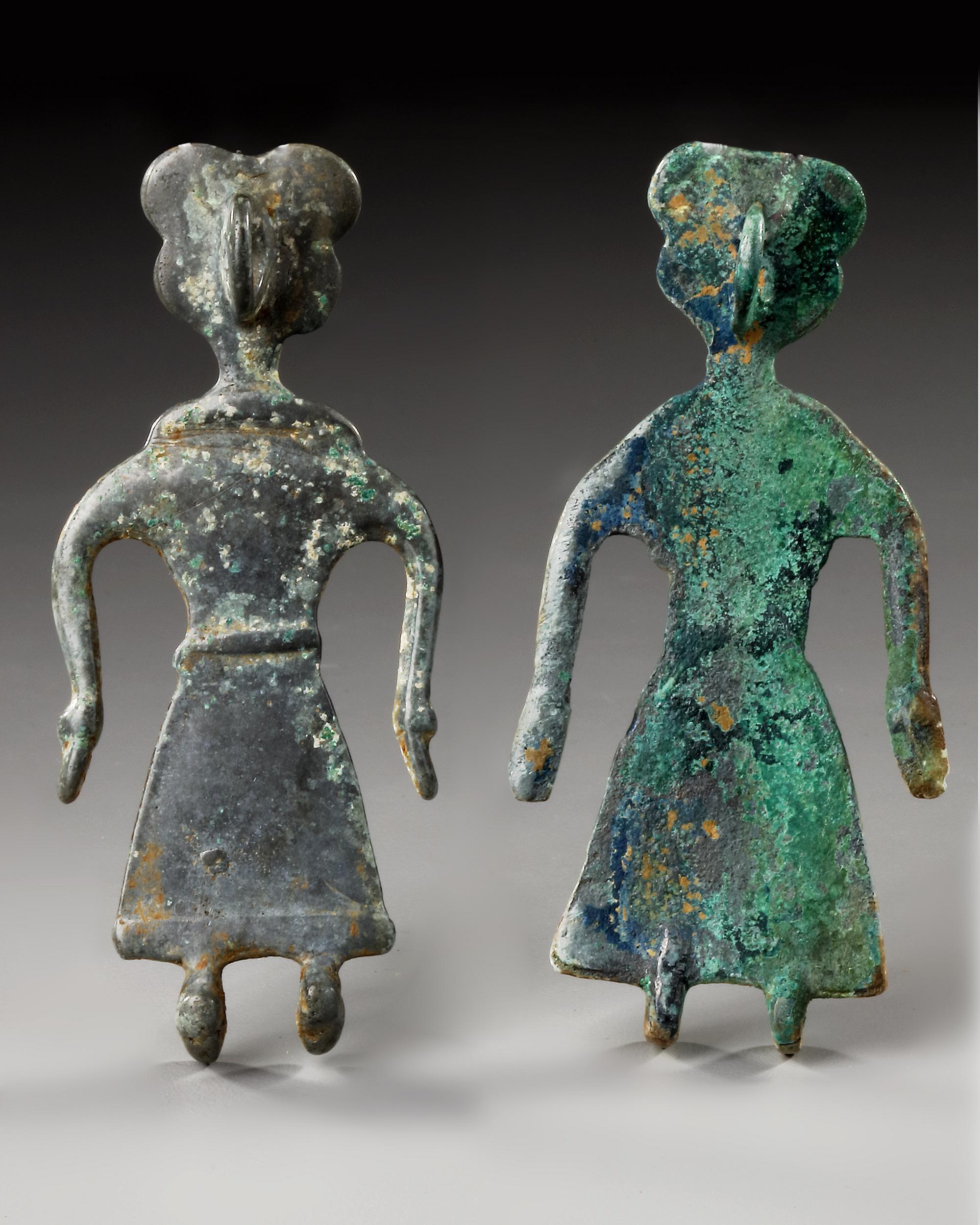 A PAIR OF AMLASH BRONZE IDOLS, CIRCA 1ST MILLENNIUM B.C. - Image 3 of 3