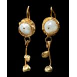 BYZANTINE GOLD EARRINGS WITH PEARLS, CIRCA 3RD-4TH CENTURY A.D.