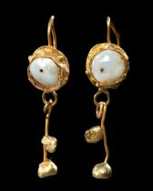 BYZANTINE GOLD EARRINGS WITH PEARLS, CIRCA 3RD-4TH CENTURY A.D.