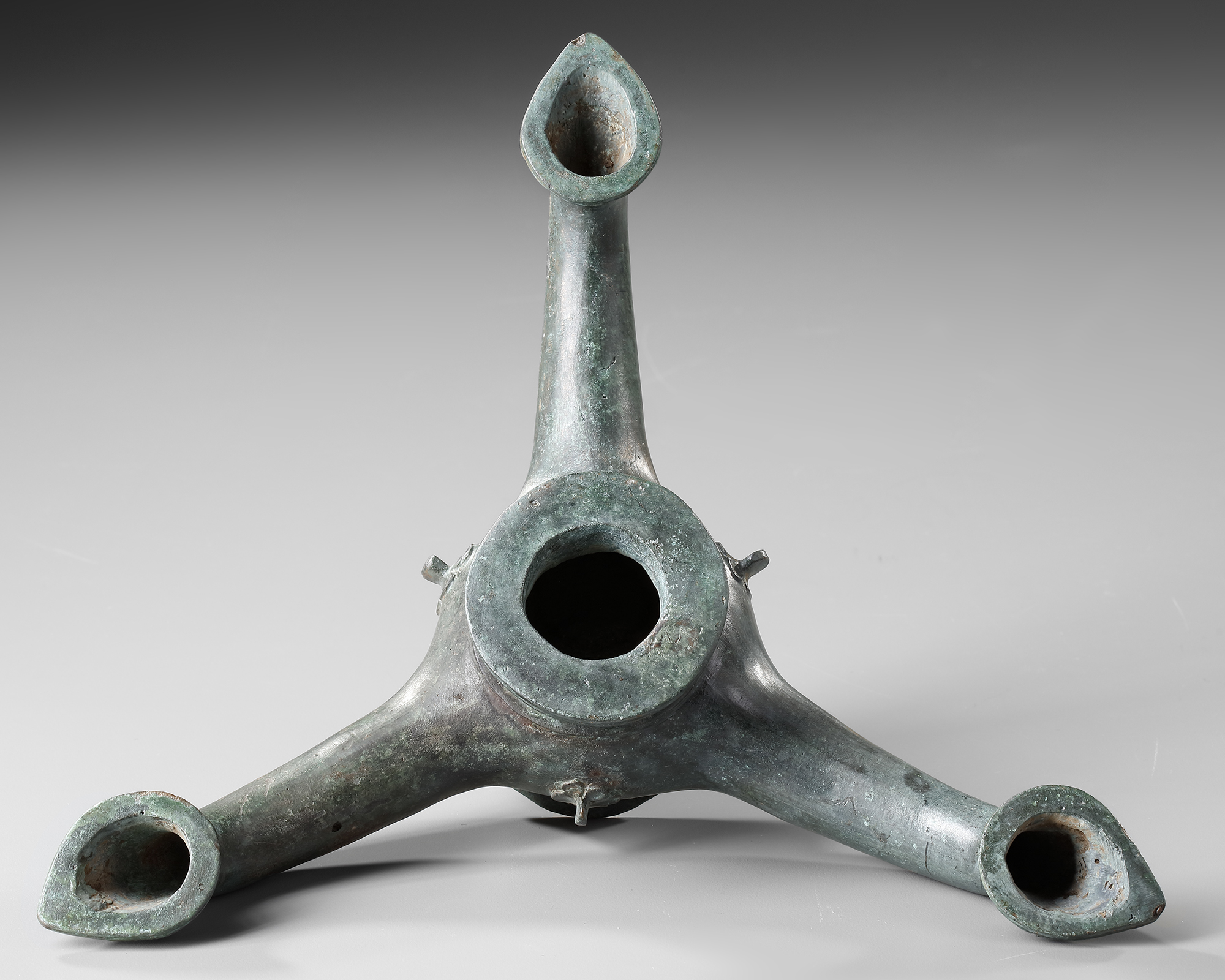A BYZANTINE THREE -SPOUTED BRONZE OIL LAMP, CIRCA 4TH-5TH CENTURY A.D. - Image 3 of 4