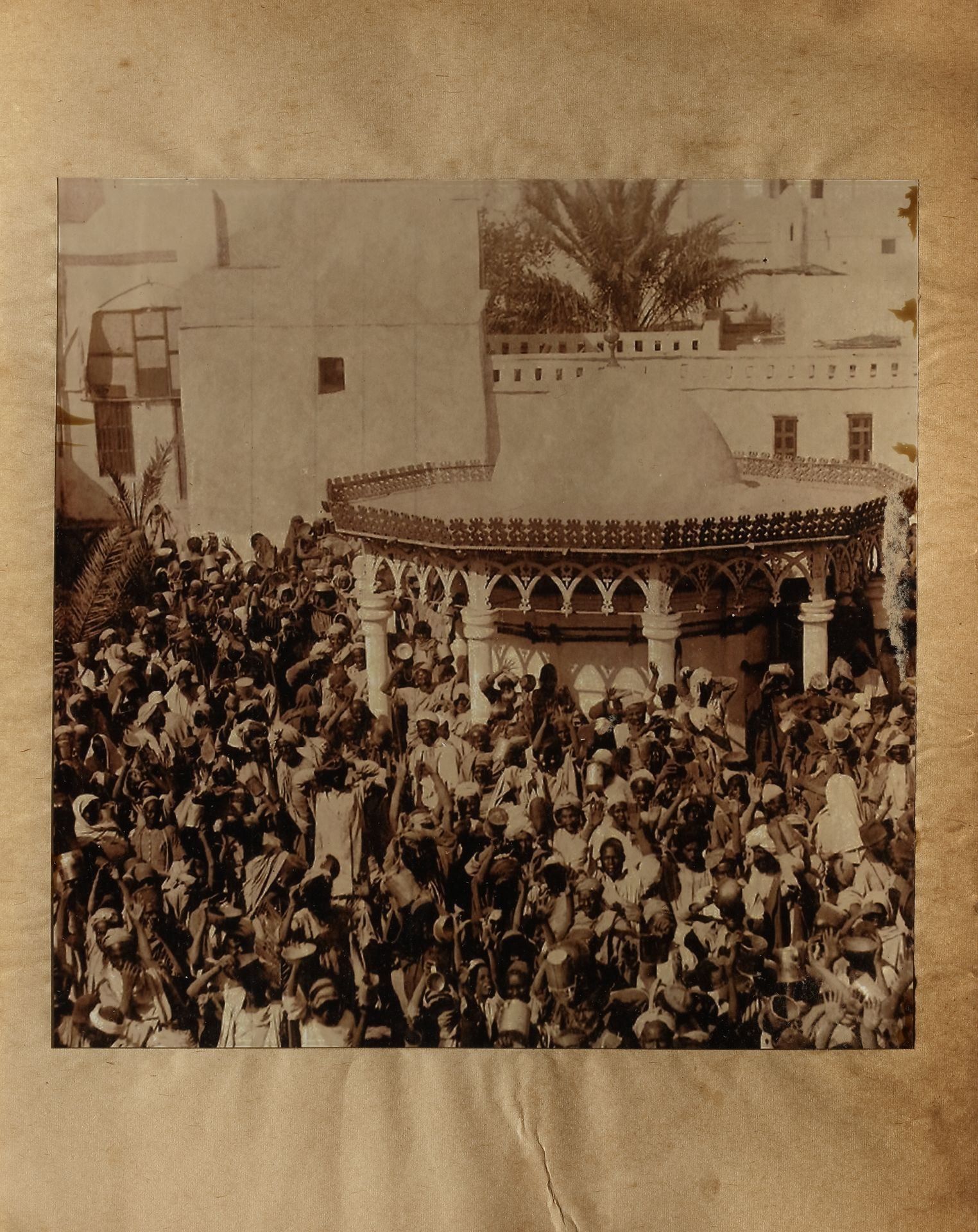 A COLLECTION OF SIX PHOTOGRAPHS OF MECCA AND MEDINA, EARLY 20TH CENTURY - Bild 6 aus 7