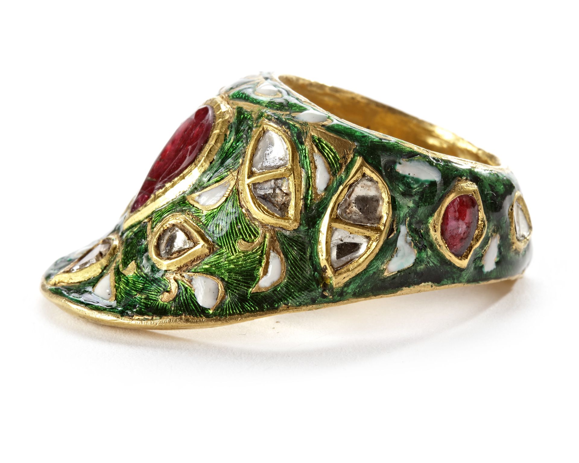 A GEM-SET AND ENAMELLED GOLD ARCHER'S RING, NORTH INDIA, CIRCA 18TH CENTURY