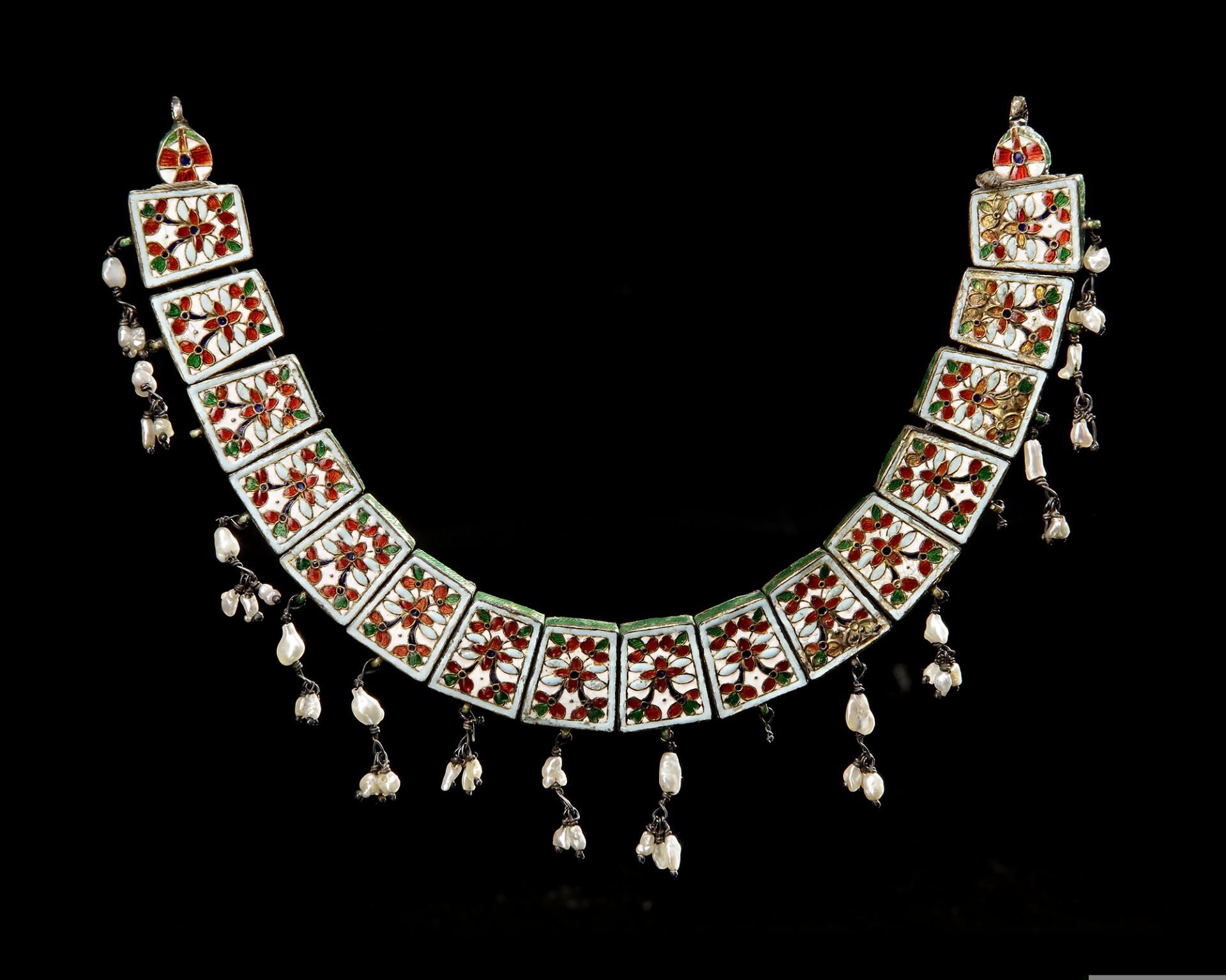 A MUGHAL GEM-SET ENAMELED GOLD NECKLACE, LATE 18TH CENTURY - Image 2 of 2