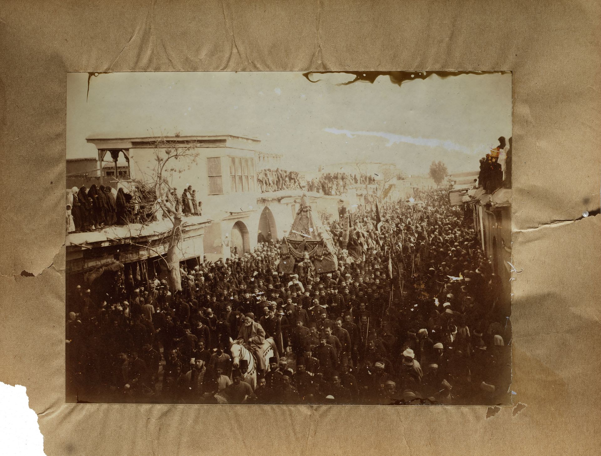 A COLLECTION OF SIX PHOTOGRAPHS OF MECCA AND MEDINA, EARLY 20TH CENTURY - Bild 2 aus 7