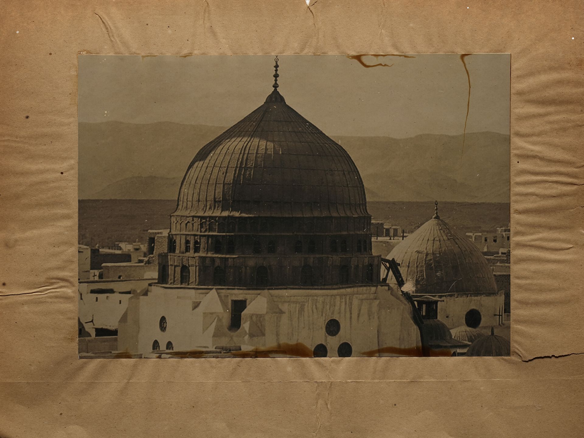A COLLECTION OF SIX PHOTOGRAPHS OF MECCA AND MEDINA, EARLY 20TH CENTURY - Bild 4 aus 7
