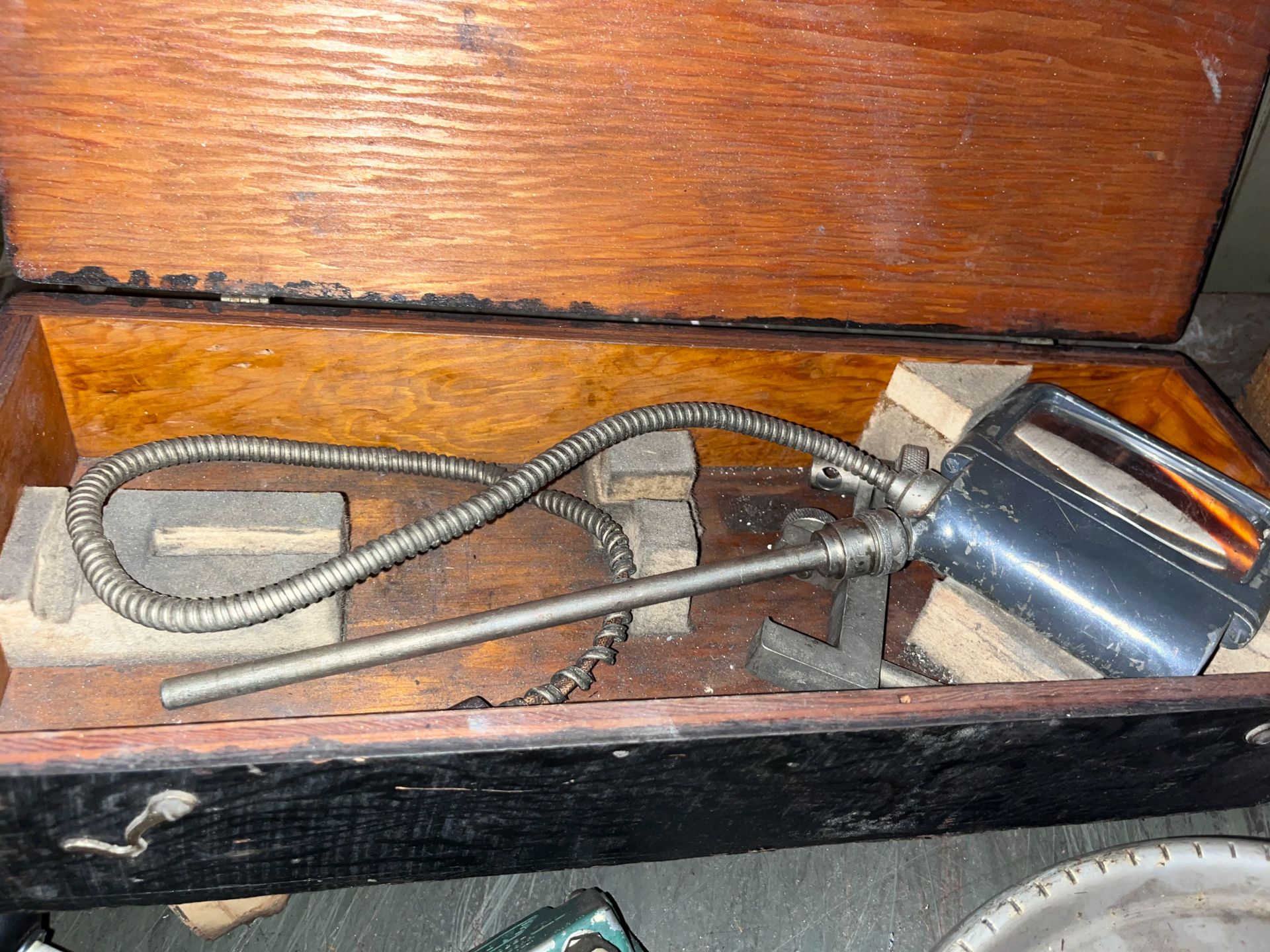 Shelf lot-Speedy Air Vise, Magnetic Base, Magnifying Light - Image 2 of 2